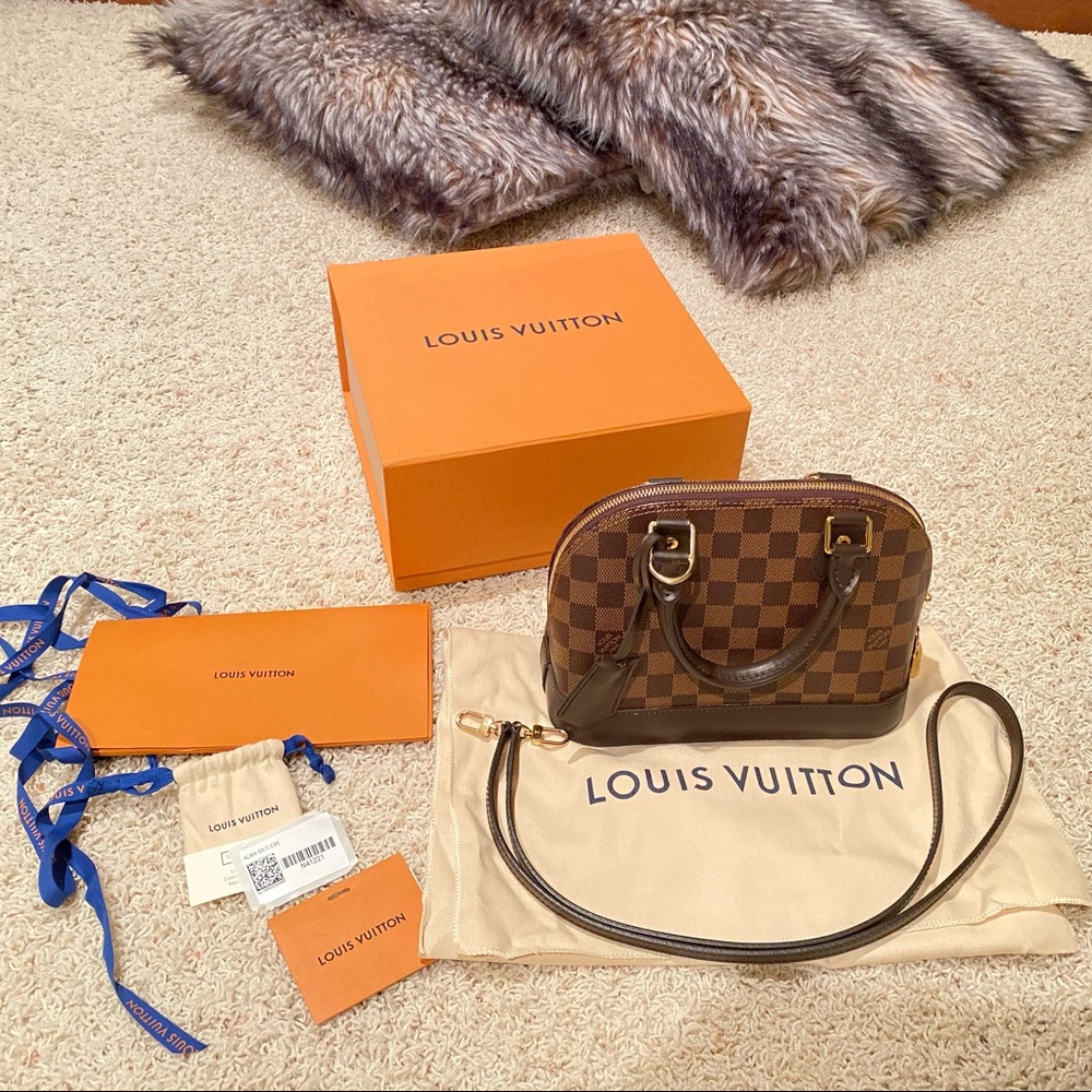 Authentic, like new, no signs of wear and tear